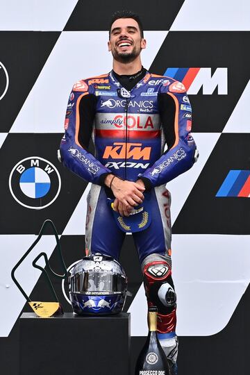 Miguel Oliveira en el podio del Gran Premio de Estiria 2020. El portugués se ha llevado la victoria en el circuito de Red Bull Ring.