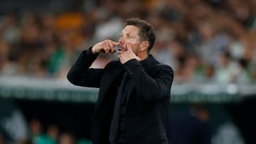 Soccer Football - LaLiga - Real Betis v Atletico Madrid - Estadio de La Cartuja, Seville, Spain - October 27, 2025 Atletico Madrid coach Diego Simeone reacts REUTERS/Marcelo Del Pozo