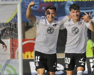 Diego Orellana en Colo Colo, a la izquierda de la foto.