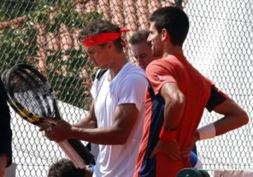 Rafa Nadal y Novak Djokovic durante la sesión de entrenamiento previo al Masters 1000 de Montecarlo.