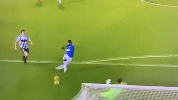 Morelos intuye el error del defensa y vuelve al gol