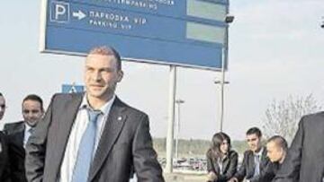 <b>EN MOSCÚ. </b>Schumacher y Luis Amado, en primer término, a su llegada ayer a Moscú (Rusia).