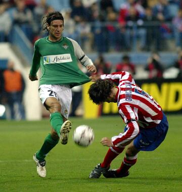 Jugó con el Betis en dos intervalos de 1995 a 2000 y de 2002 a 2005.