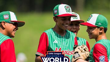 México festeja el triunfo sobre Cuba en las Pequeñas Ligas.