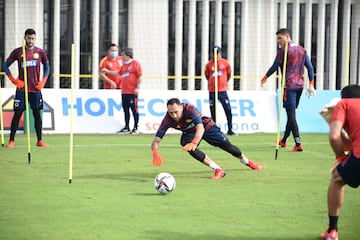 El equipo de Reinaldo Rueda tiene el gran objetivo de conseguir los tres puntos ante Ecuador en su casa. El partido será clave para la clasificación y el entrenador ya determina los detalles de los 11 jugadores que comenzarán el partido este jueves 13 de octubre. 