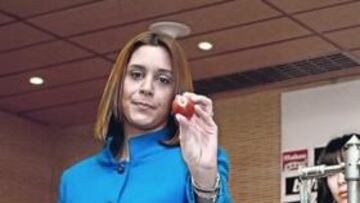 <b>RIGUROSO CONTROL. </b>Un notario supervisó el sorteo de las entradas para ver al Madrid en Liverpool.