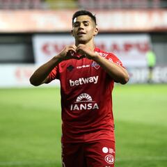 El triplete de Aravena que lo une con otro crack formado en la UC