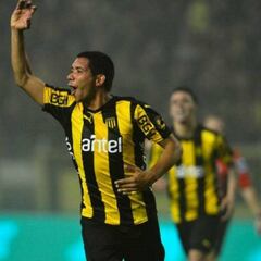 Goleador de Peñarol sería opción para reforzar a la UC