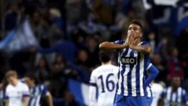 El lateral derecho Danilo entra en la agenda del Real Madrid