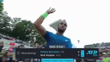 Berrettini celebra su victoria sobre Kyrgios en Stuttgart.