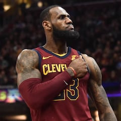 ESPN: los Warriors hablarían con LeBron si consiguen espacio