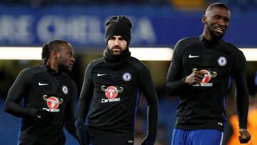 Cesc Fabregas, junto a Rüdiger y Moses.