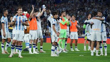 Real Sociedad's players celebrate at the end of the Spanish Liga football match between Real Sociedad and Athletic Club Bilbao at the Anoeta stadium in San Sebastian on September 30, 2023. (Photo by CESAR MANSO / AFP)