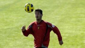 <b>CONFIADO. </b>Cendrós se dispone a controlar un balón en una sesión.