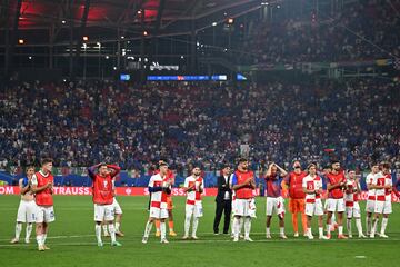 La tristeza de la selección de Croacia mientras saludan a sus seguidores.