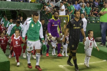 Amaury Vergara tiene a Carlos Vela en la mira para Chivas