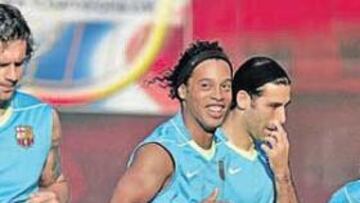 <b>EN EL PUNTO DE MIRA. </b>Ronaldinho se ejercitó ayer con el resto de sus compañeros, en una sesión en la que Rijkaard contó con todos.