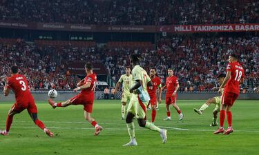 Gol de Pedri para España