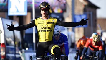 Dylan Groenewegen, del Team LottoNL-Jumbo celebra su victoria en la Kuurne-Brussels-Kuurne 2018.