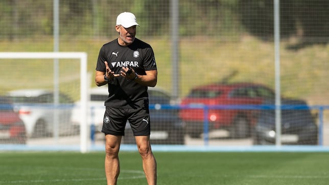 García Plaza: “La Real es un club con continuidad, lo que se está pretendiendo aquí”