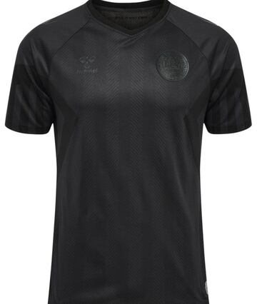 A shirt with a strong message as all three Danish shirts are mono coloured for the Qatar World Cup. The third shirt for this year’s competition sees the Danish manufacturer paying tribute to workers who lost their lives in creating the tournament infrastructure.