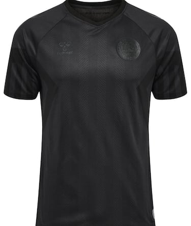 A shirt with a strong message as all three Danish shirts are mono coloured for the Qatar World Cup. The third shirt for this year’s competition sees the Danish manufacturer paying tribute to workers who lost their lives in creating the tournament infrastructure. 