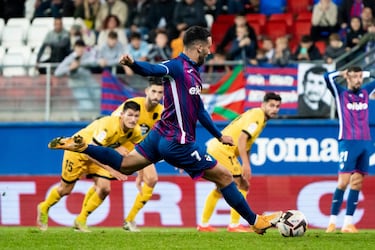 Quique se estrena en Ipurua tras ms de tres a?os de armero