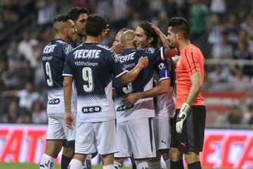 Aldo De Nigris se retira de las canchas con emotivo partido de homenaje