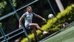 Entre jugar y su voluntad: esto pasa con el futuro de Eduardo Vargas