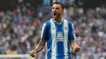 El delantero del Espanyol Joselu celebra su gol, primero del equipo catalán ante el Getafe.