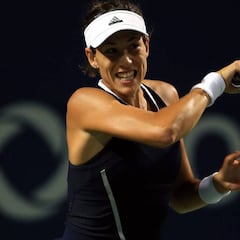 Muguruza evita otra remontada de Barty y se mete en cuartos