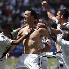 El león llegó a la MLS con doblete y victoria en 'el Tráfico'