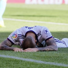 El césped, culpable en el fallo del penalti de Sandro