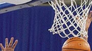 <b>GRAN APORTACIÓN.</B> Alfonso Reyes se sobrepuso a su lumbalgia y ayudó de forma notable al equipo.