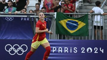 Spain's forward #07 Athenea Del Castillo celebrates after scoring the opening goal during the women's group C football match between Brazil and Spain of the Paris 2024 Olympic Games at the Bordeaux Stadium in Bordeaux on July 31, 2024. (Photo by Philippe LOPEZ / AFP)