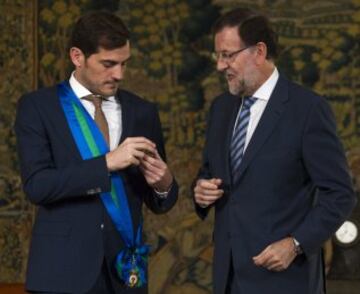 Iker Casillas recibe la medalla al Mérito Deportivo