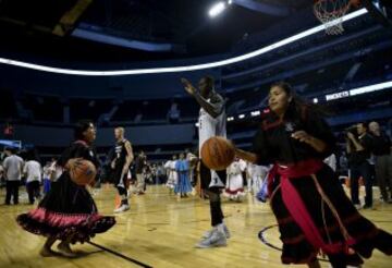 Excelente acogida para la NBA en Ciudad de México. Gran éxito antes, durante y después del partido en el primer partido oficial en suelo mexicano desde 1997. Howard, Harden, Wiggins... un día inolvidable para los aficionados mexicanos.