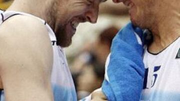 <b>NO HAY TREGUA.</b> Nocioni, a la izquierda, celebra el pase a semifinales con su compañero Wolkowisky.