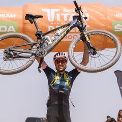 Mantecón da una clase de navegación en el desierto