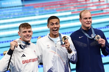 David Popovici se  proclama campeón olímpico de 200 libre en una prueba apretadísima. El británico Richards se quedó a 2 centésimas y el norteamericano Hobson, a 7.