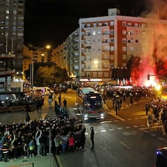 Cinco mil personas recibieron al Valencia al grito de "Sí se puede"