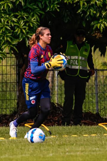 La Selección Colombia Femenina sigue preparando el partido ante Ecuador por Copa América. Las dirigidas por Nelson Abadía volvieron a los trabajos de campo.