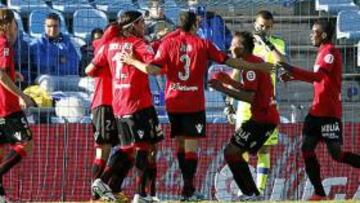 <b>AMBICIÓN. </b>El conjunto mallorquín celebra uno de los goles que le han llevado a ocupar el segundo puesto de la clasificación de la Liga.