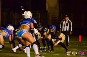 En marzo se retomó la actividad del fútbol americano en bikini en México. La novedosa actividad deportiva se juega en canchas de 50 yardas de largo por 30 yardas de ancho, con ocho jugadoras defensivas, ocho ofensivas y cuatro en reserva. Los partidos se dividen en cuatro cuartos de 15 minutos y un descanso de media hora. A diferencia del fútbol americano masculino, no hay patada de salida ni goles de campo.