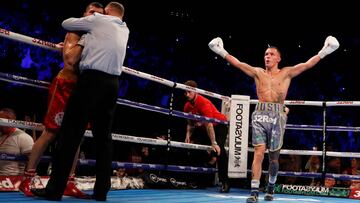 Josh Warrington celebra su victoria sobre Sofiane Takoucht.