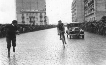 Ganó cuatro Campeonatos de España en ruta (1930, 1931, 1933 y 1936).