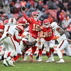 Patrick Mahomes sufre lesión en triunfo de Chiefs sobre Browns