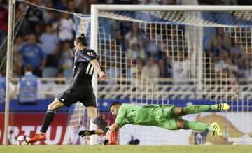 Bale takes the ball around Rulli before sliding into an empty net.