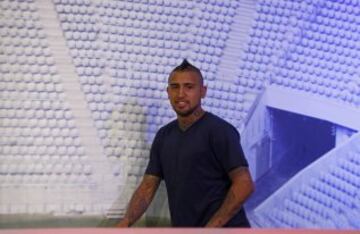 Chile's Arturo Vidal, Bayern Munich's new signing, arrives to be introduced to media at the Allianz Arena in Munich, Germany July 28, 2015.  REUTERS/Michaela Rehle