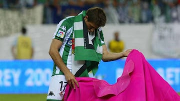 Joaquín, con el capote de Alfonso Pérez.